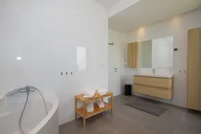 Villa with a wonderful view... - Image 3