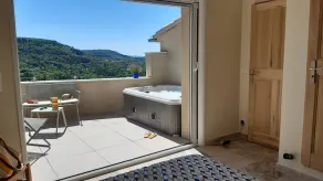 House with SPA, in a hilltop village in the Luberon - Image 2