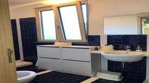 Un apartamento de 2 dormitorios recientemente renovado y elegante con una vista increíble al mar - Image 5