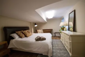  Big and Comfy in Forest Hills\\Cleveland Park by the Metro & Zoo! King Size Bed! - Image 5