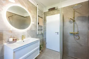 Comfortable house with swimming pool, in quiet village - Image 3
