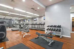 Located Crystal City Apt with Dazzling Amenities - Image 3