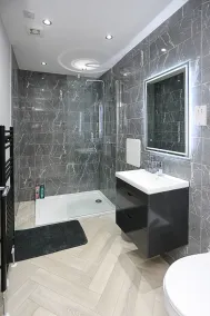 Deluxe-Apartment-Eigenes Badezimmer-Stadtblick - Image 5