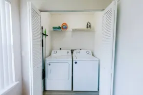 Remodeled 2 bed grnd floor vacation apt ,7  minutes away From Beach! - Image 2