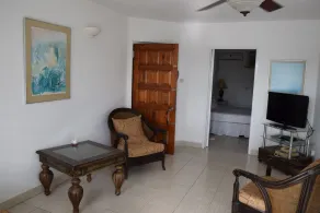1 Bedroom resort apartment,  swimming pool, laundrate, kitchen - Image 2