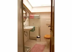 Ferienwohnung 75 qm, 1 oder 2 Schlafzimmer, Wohnküche, Balkon, TV-Anschluss, 3 Sterne, max 4 Personen - Image 2