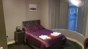 Large Double En-Suite Room near NEC, BHX & City - Image 2