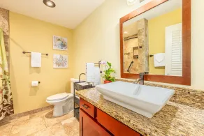 Ocean Front, Ground Level 1 Bedroom with King, Sleeps 4, with Cold AC - Image 3
