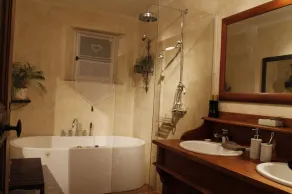 House in the Luberon with traditional heated pool - Image 2