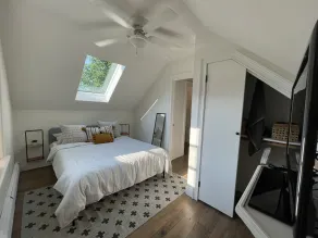 Charming spacious 1933 newly renovated private home. Walk to trails - Image 4