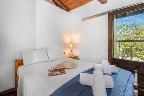 Holiday Home \"Ellen T\" with Wi-Fi & A/C - Image 3
