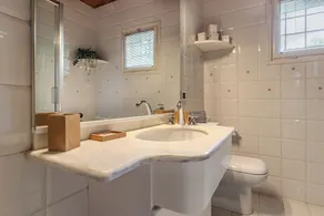 HouSmart Luxury Suite Golf Club - Image 5