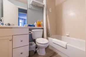 Large 1 Bedroom Suite (4 person) - Image 2