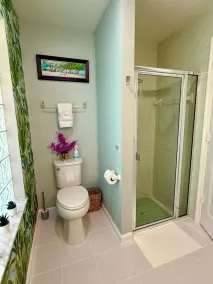 Tropical escape in a private guest cottage - 10 min from the beach! - Image 4