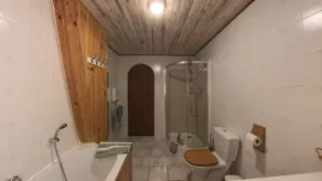 Spacieux trois chambres Montagne Villa avec piscine - Image 4