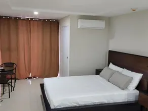 Cozy Studio Apartment with Balcony by the Sea - Image 3