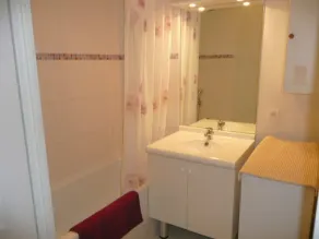 Seaside Apartment - Sunny Balcony, Private Garage, Pet-Friendly, Non-Smoking - Image 2