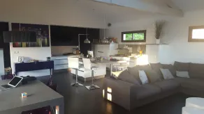 Beautiful Contemporary Villa with large swimming pool 500m from the lake - Image 3
