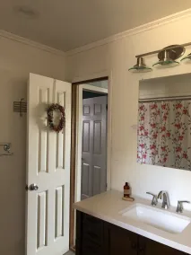 Rustic yet Cozy 3 bedroom 1 bath fenced yard & pet friendly. Ample parking - Image 3