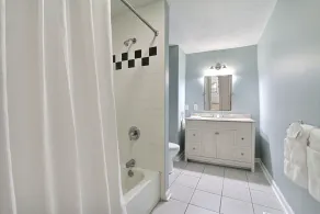 Gallery Stays - Parkside Manor - Image 5