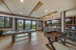9 bedroom Luxury Villa by the lake with Indoor Pool - Image 3