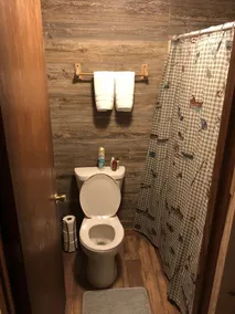 Lake Gogebic Private Cabin Hotel Room  - Image 3