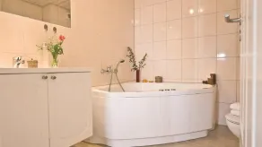 Ferienwohnung „Mön“ 68m² für 4 Pers. im Schlosspark Bad Saarow, Whirlpool und Kamin - Image 2