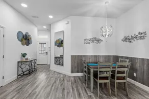 House with Screened Heated Pool year-round with 10 minutes to the Beaches! - Image 4