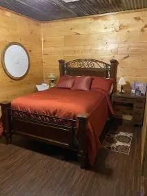 Luxury cabin retreat in the woods. - Image 5