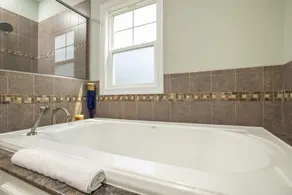 Sunset Bay Retreat - Image 5