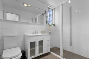 Spacious 3-Bed Townhouse with Courtyard - Image 3