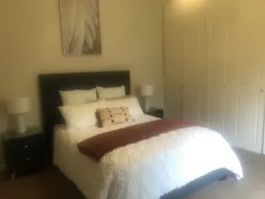 Beautiful Spacious Apartment Set Amongst Botanical Gardens with a Spa - Image 3