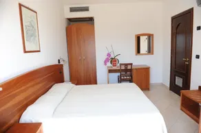 B&B - Hotel con Piscina - Image 5
