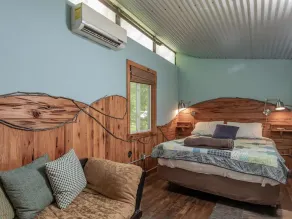 Curiously Cute B&B Private Woodshed- Pet friendly - Image 4