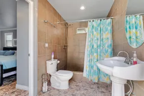Luxury 4Bedroom Home with Pool, Mini Golf & Movie Theater - Image 4