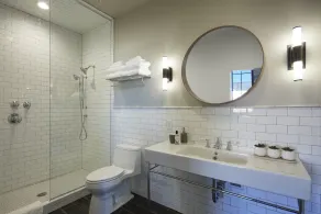 Kinn Guesthouse Bay View - Image 3