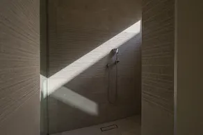 BRAND NEW Retraite de rêve pour les amateurs d'architecture de luxe! - Image 3