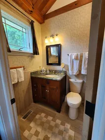 Pet-Friendly Keowee lakefront luxury home w/dock, 5BR, kayaks, stone fire pit - Image 3