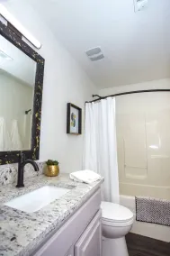 Pet-Friendly, Luxurious Modern Home ✨5 min to Downtown✨ - Image 4
