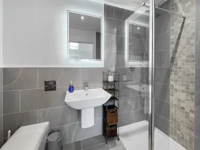 Wyn Shiels Hide Away - Image 2