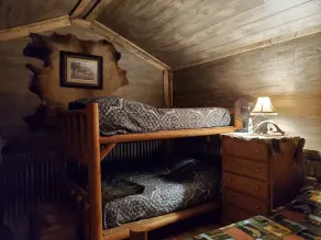 Bunkhouse Dry Cabin Farm Rustic private secure - Image 3