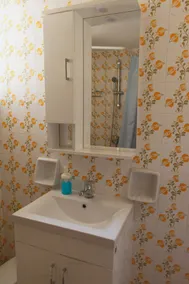 Quite and comfortable  house, 5 minutes from Naoussa and her beautifull beaches - Image 4