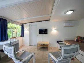 Air-conditioned apartment with shared pool - Image 5