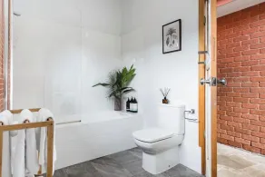 Dove Studio with Garden Patio - Image 4