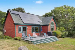 2BR Cottage with Stunning Water Views & Beach Access - Image 4