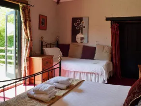 2 bedroom accommodation in Shobley, Ringwood - Image 4