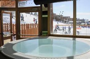 Ski-in/ski-out & foot of the slopes, swimming pool, sauna, hammam, terrace, balcony, tv, ski locker - Image 3