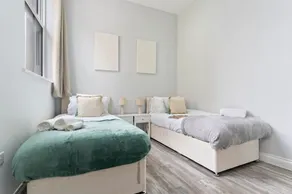 Modern Coastal Apartment In Central Location - Image 4