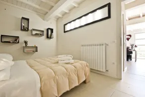 Design house in Tuscan style surrounded by nature - Image 3