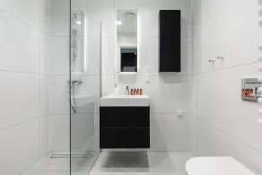 Modern Apartment close to the Sea | Balcony and Air Conditioning - Image 3